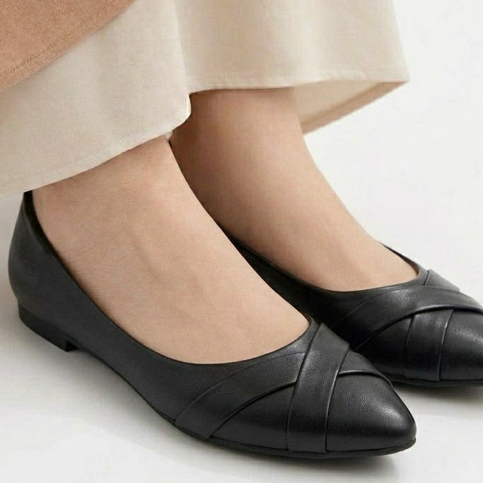 Pointed-Toe Criss-Cross Flats.