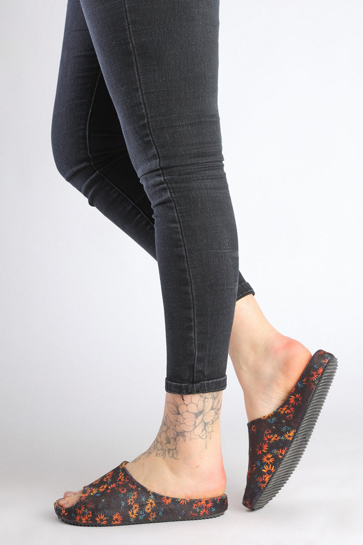 شبشب منقوش زهور صغيرة