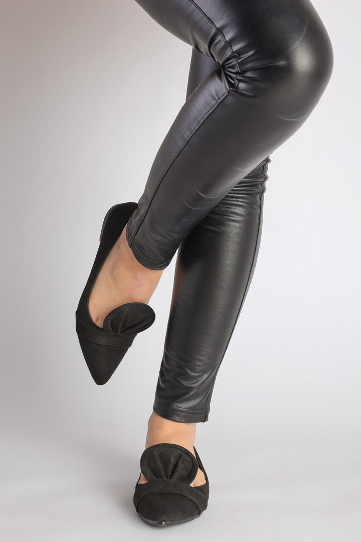 Black Ribboned flat