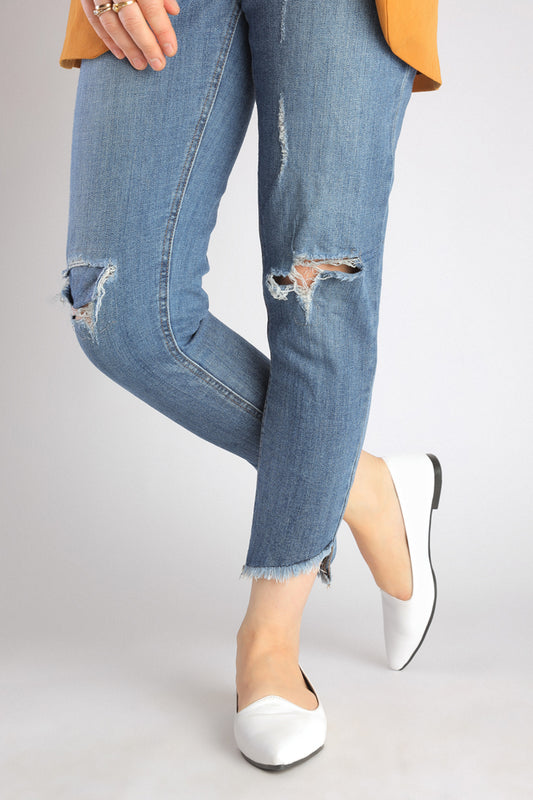 شقة بيضاء متموجة