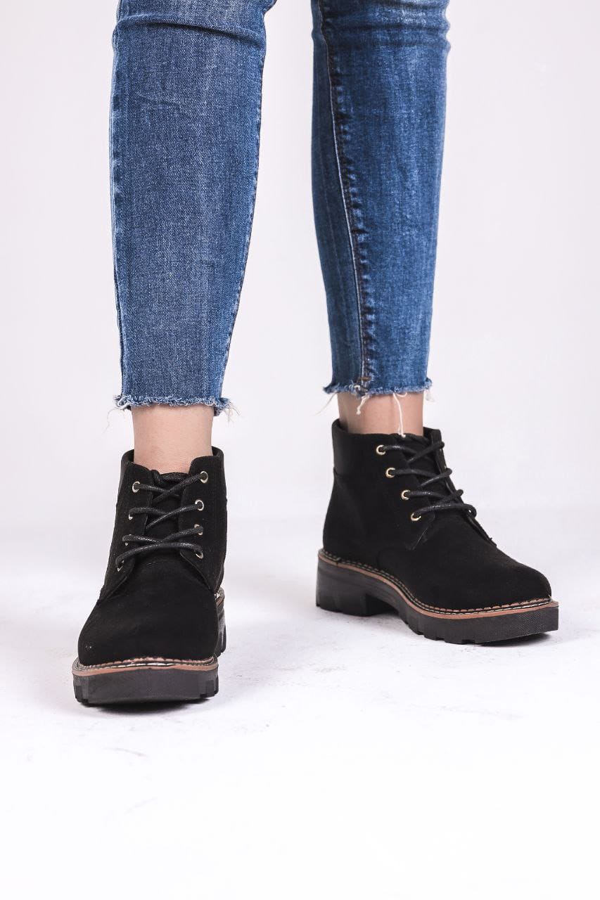 حذاء عادي باللون الأسود البحري