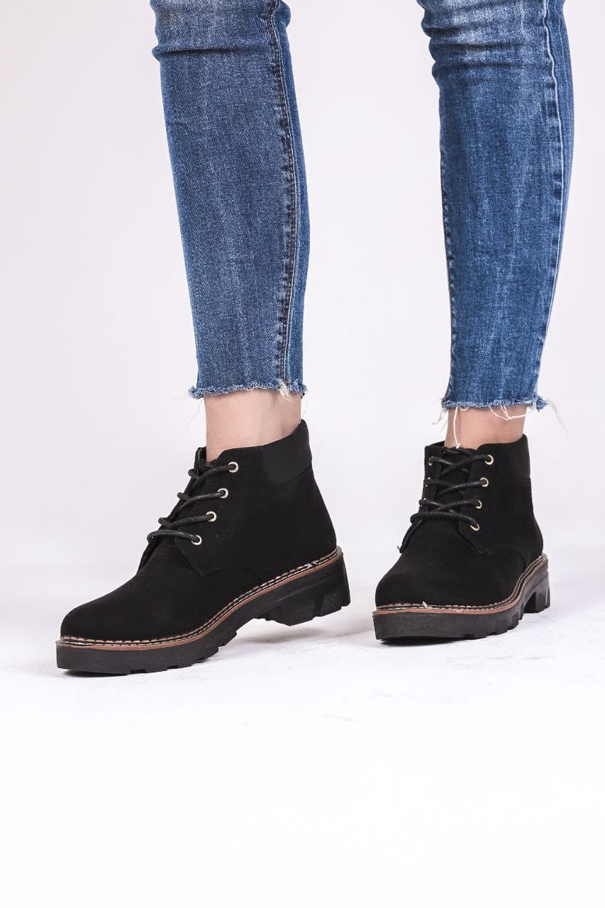 حذاء عادي باللون الأسود البحري